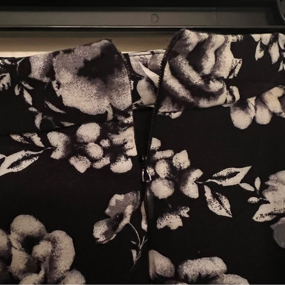 Forever 21~Skater Skirt~Size L~Black & White~Rose Pattern - Picture 5 of 5